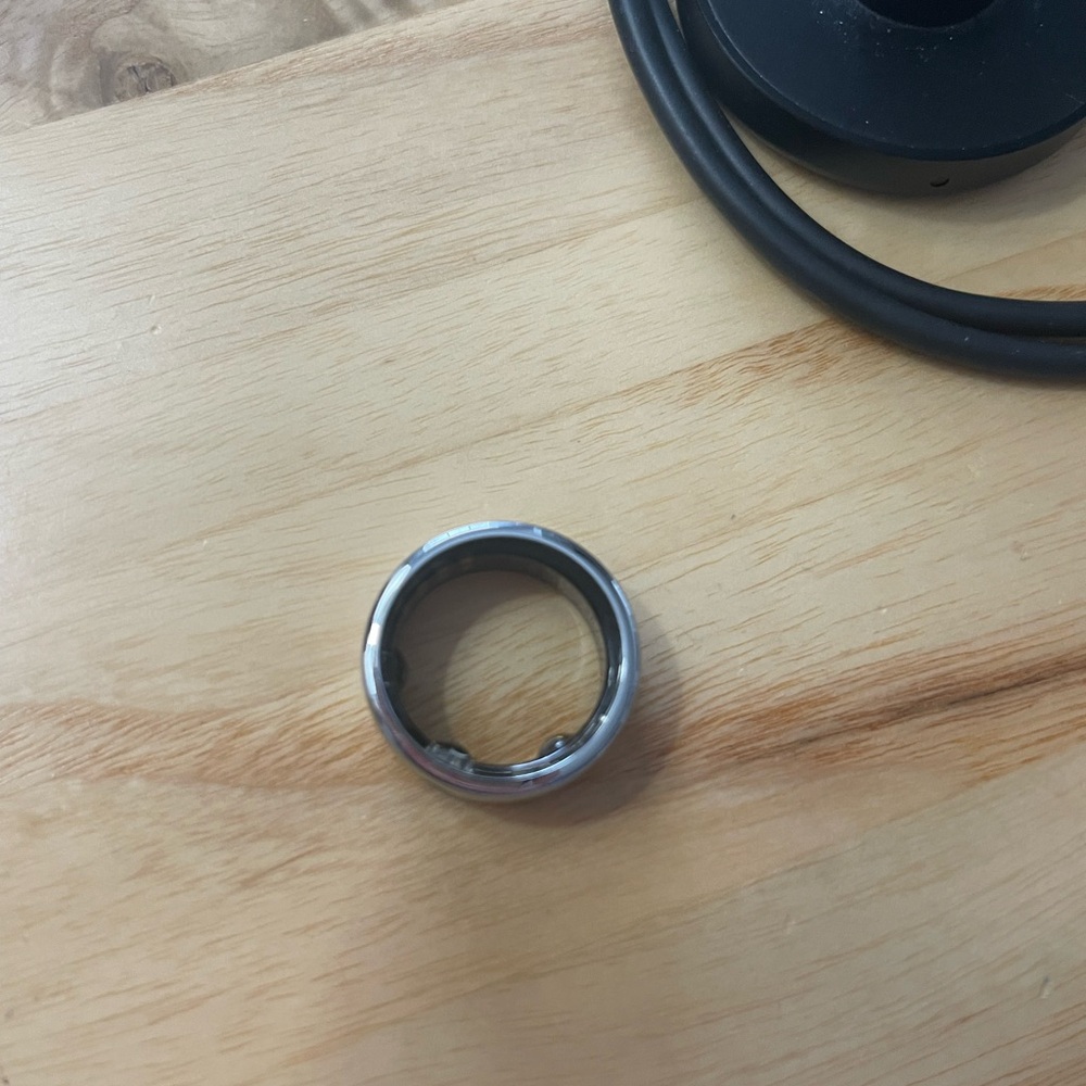Oura Ring, Gen 3, size 8 - Picture 4 of 11